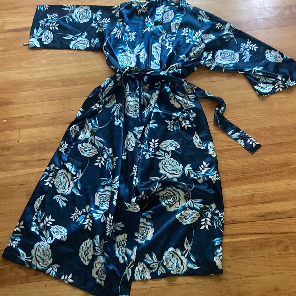 Morgan Taylor Floral Robe - Picture 1 of 8